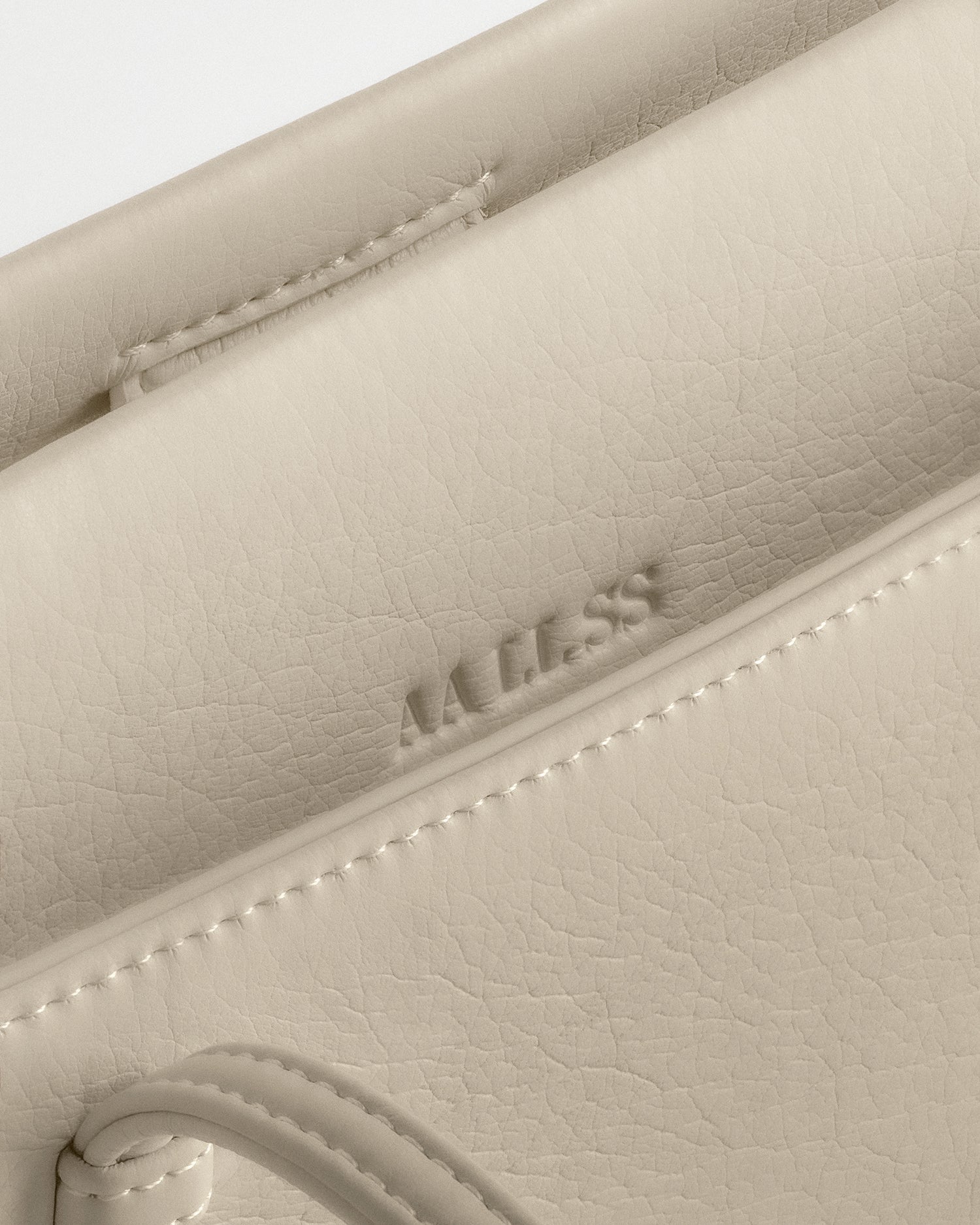 Belle Handbag in Eggshell